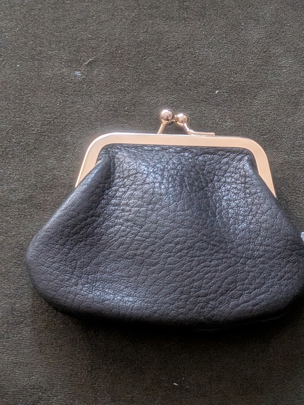 Roots Black Leather Kiss-Lock Coin Pouch with Embossed Logo - Picture 3 of 5